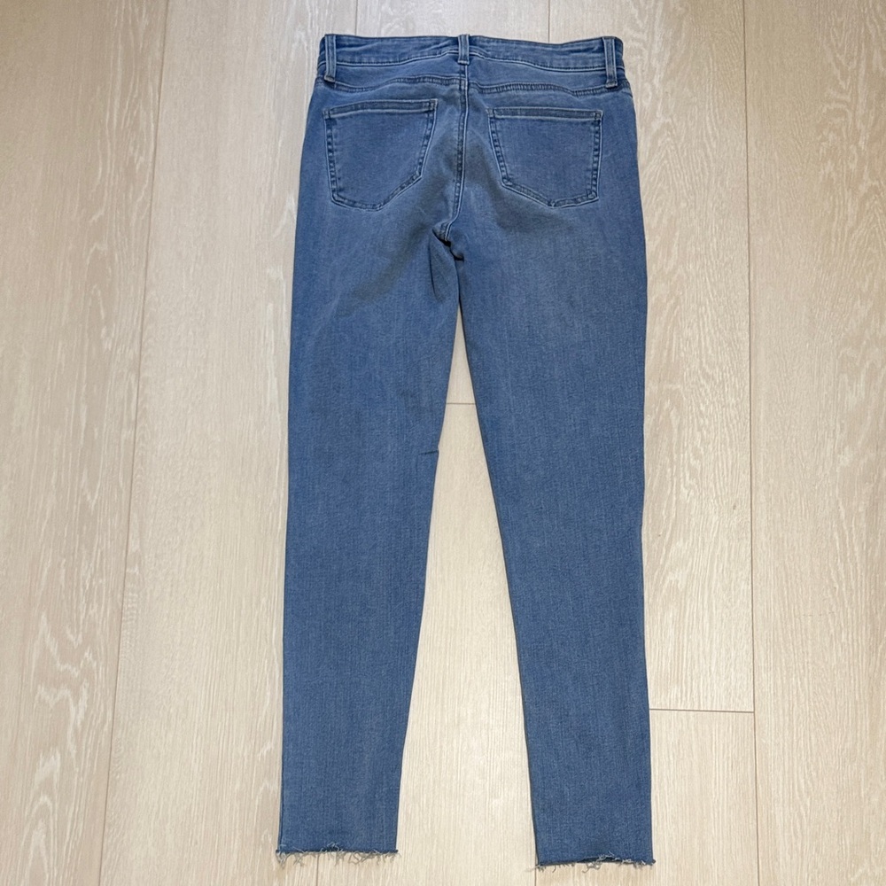 3/$10 Uniqlo Women's Blue Skinny Jeans with Frayed Hem - Picture 7 of 7